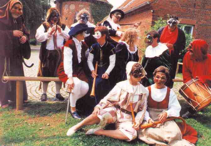 Die Commedia musicale neben dem Lauenburger Schlo&sz